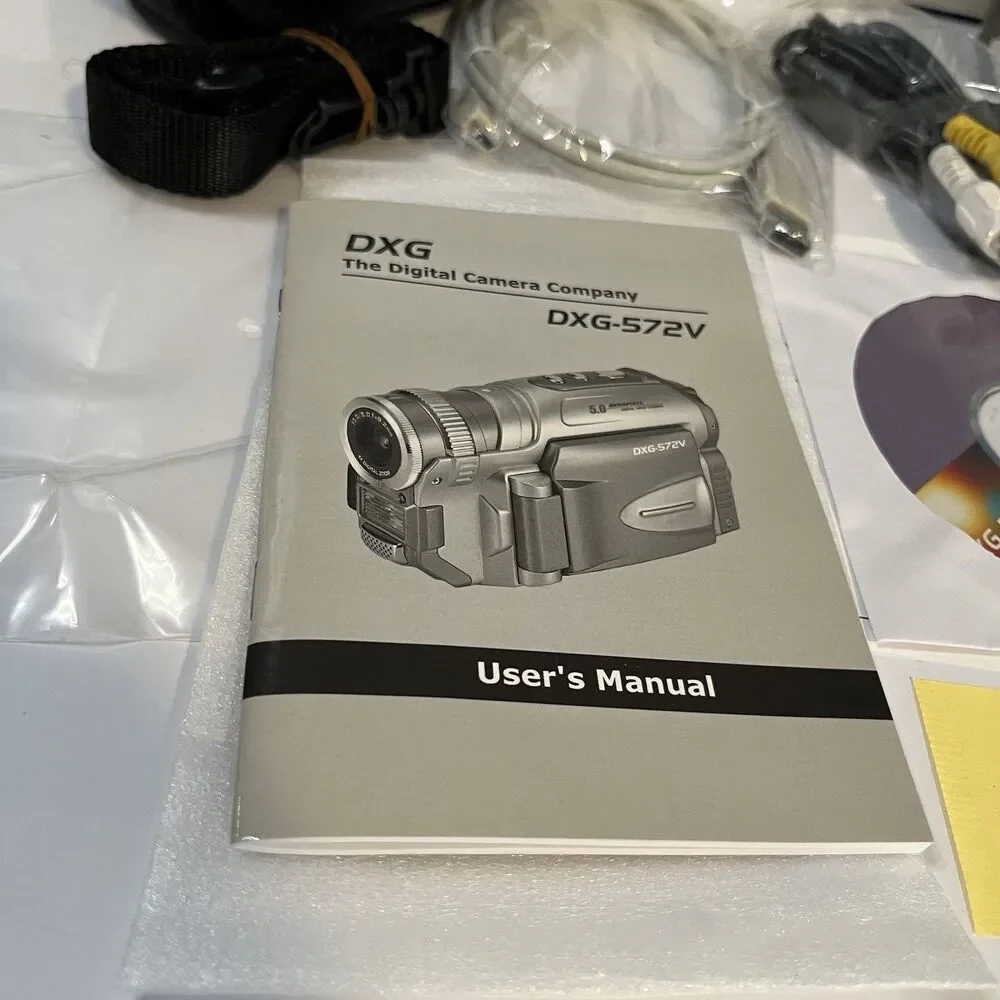 DXG 572V Digital Camcorder/5.0 Megapixel  4x Digital Zoom Open Box
